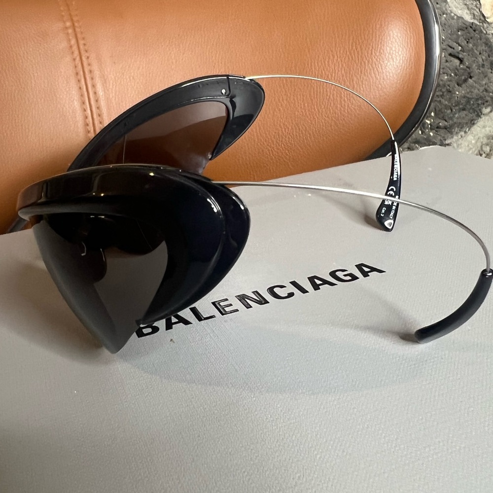 Balenciaga Wire Cat Sunglasses in black! Original box, barely worn! - Picture 6 of 6